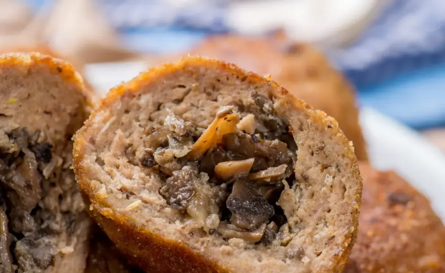Kotlety mielone z pieczarkami - przepis na idealny obiad!