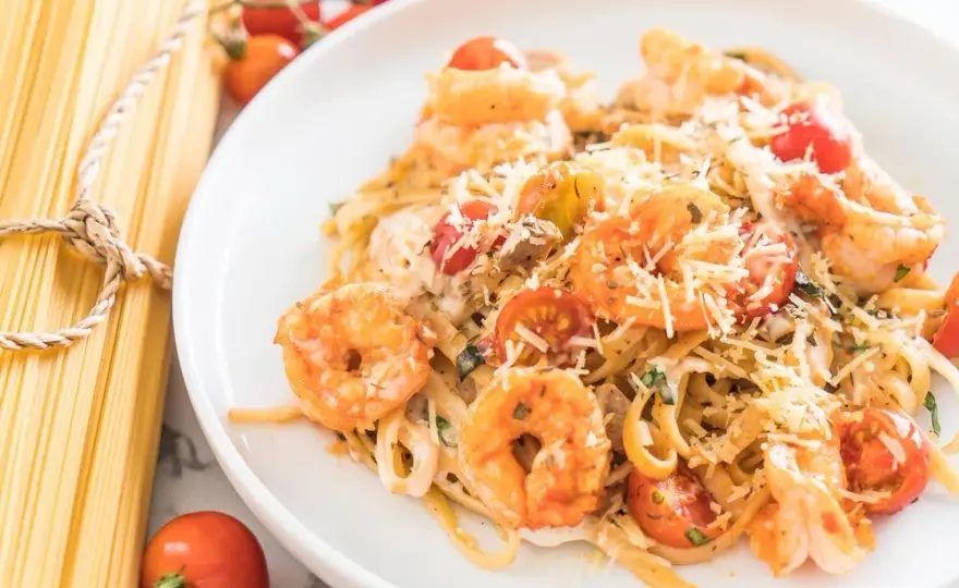 Pyszne spaghetti z krewetkami i szpinakiem w 30 minut – łatwy przepis