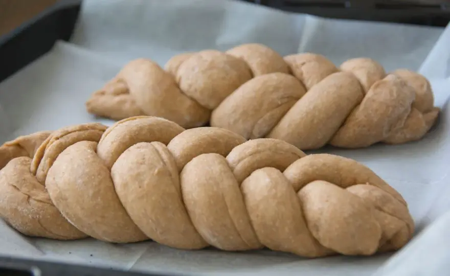 Chałka kcal - Ile kalorii ma kromka i co najbardziej je podbija?