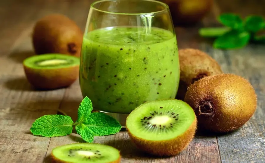 Szybki i zdrowy koktajl banan kiwi - przepis na pyszny napój
