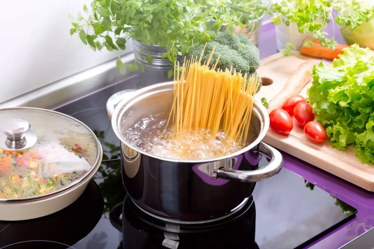 Ile makaronu spaghetti na 4 osoby? Odpowiednia ilość na idealny posiłek
