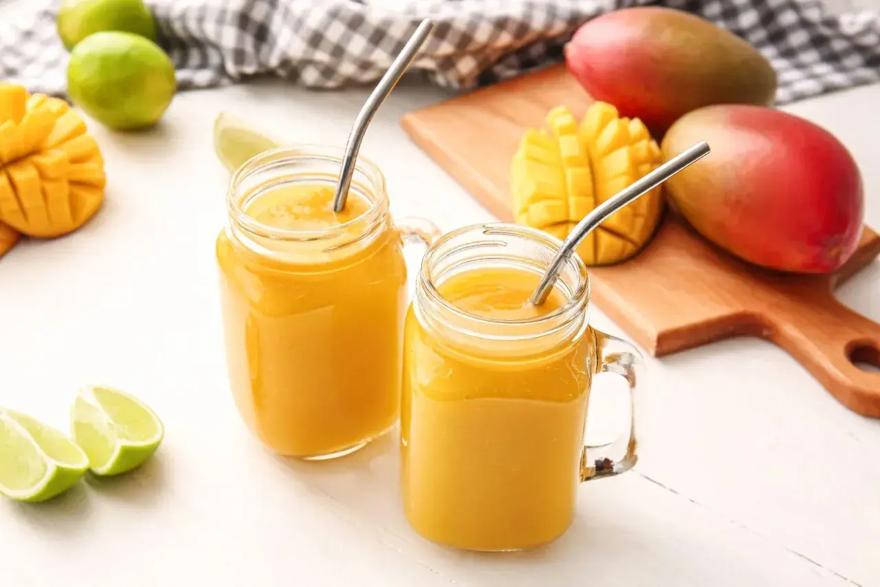 Koktajl z mango: orzeźwiający przepis na zdrowy napój latem