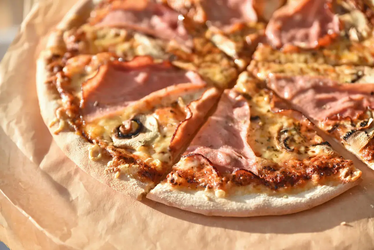 Jak przygotować pieczarki do pizzy, aby uniknąć wodnistego smaku