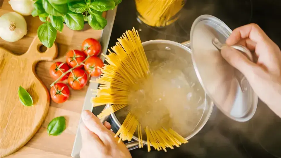 Jak długo gotować makaron, aby uzyskać idealną konsystencję al dente?