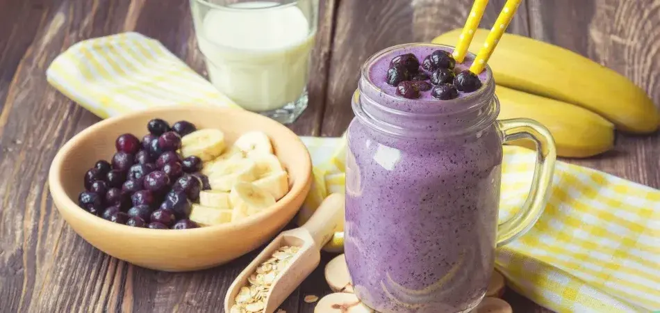 Zdrowy koktajl z bananem i jabłkiem, który doda energii każdego dnia