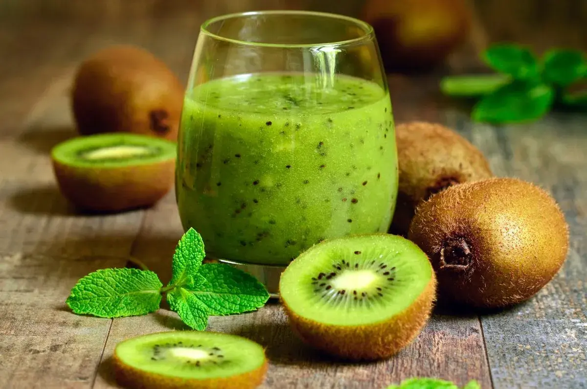 Szybki i zdrowy koktajl banan kiwi - przepis na pyszny napój
