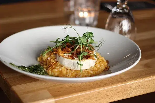 Zdjęcie Czym jeść risotto, aby wydobyć pełnię smaku i zaskoczyć gości?
