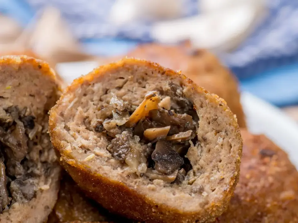 Kotlety mielone z pieczarkami - przepis na idealny obiad!